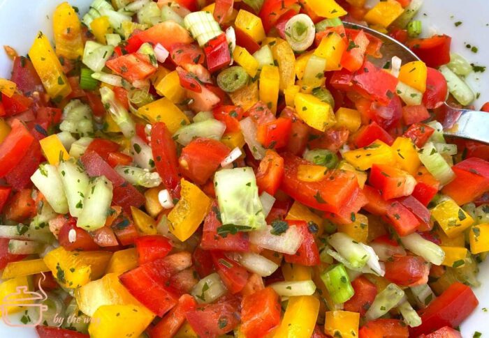 Sommerlicher Salat bunt und erfrischend