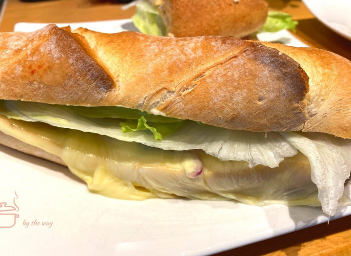 Käse-Zwiebel-Baguette (überbacken)
